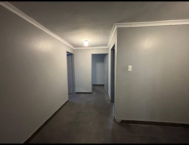 1,054M² FACTORY TO LET IN ATLAS GARDENS
